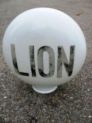 Scarce Lion One Piece Etched Gas Globe